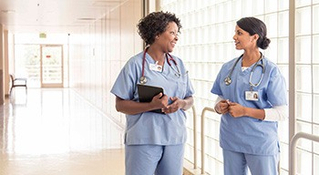 Medical professionals consulting with eachother in a hallway