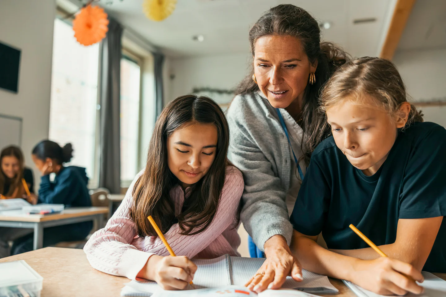 How to become a paraprofessional: a flexible way into education