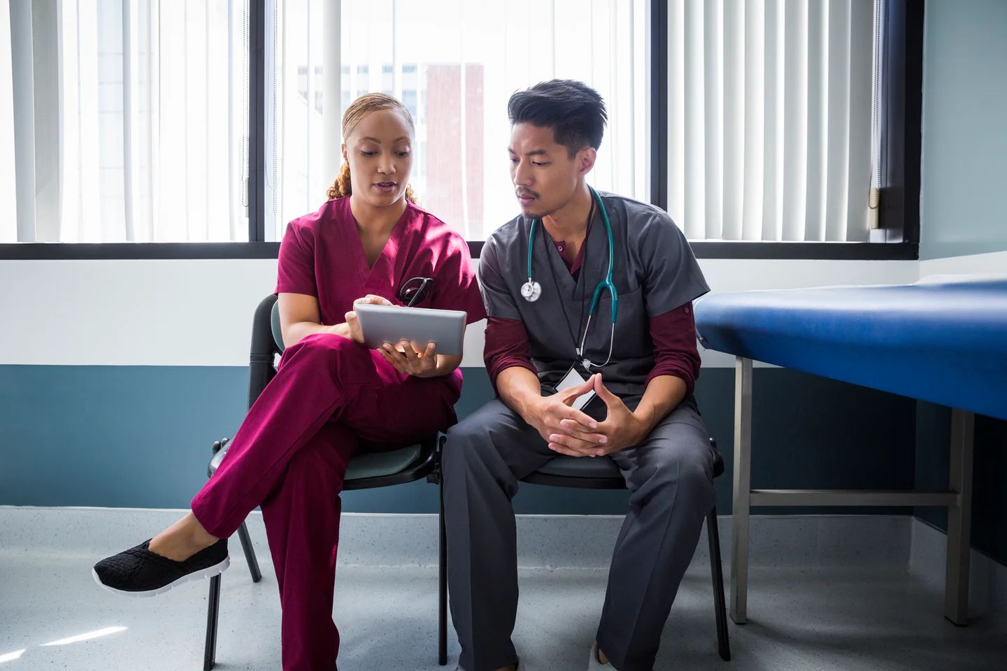 Portrayal of Capella nursing students looking at a tablet.