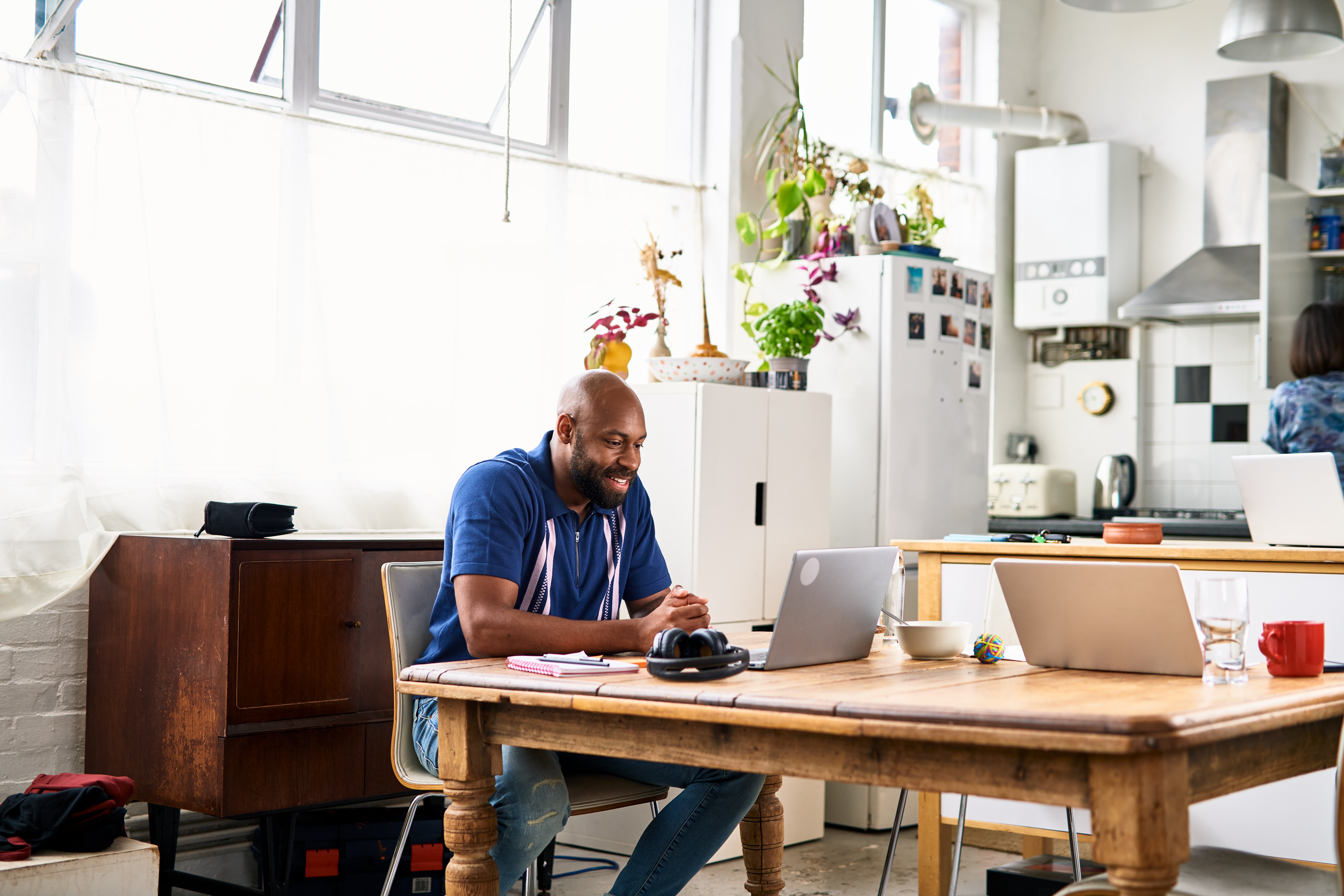 Portrayal of Capella student looking for job opportunities online