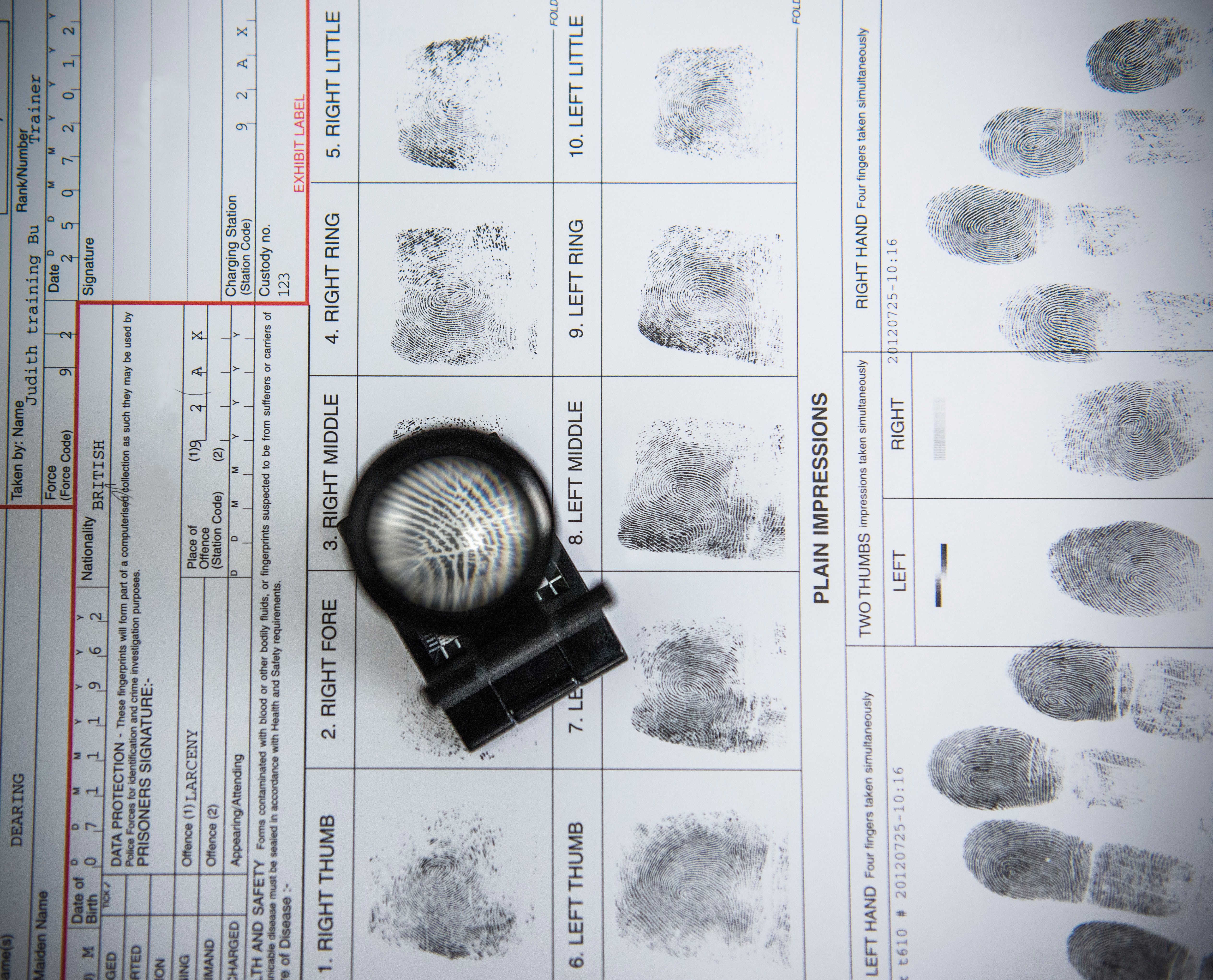 Fingerprint card with magnifying glass
