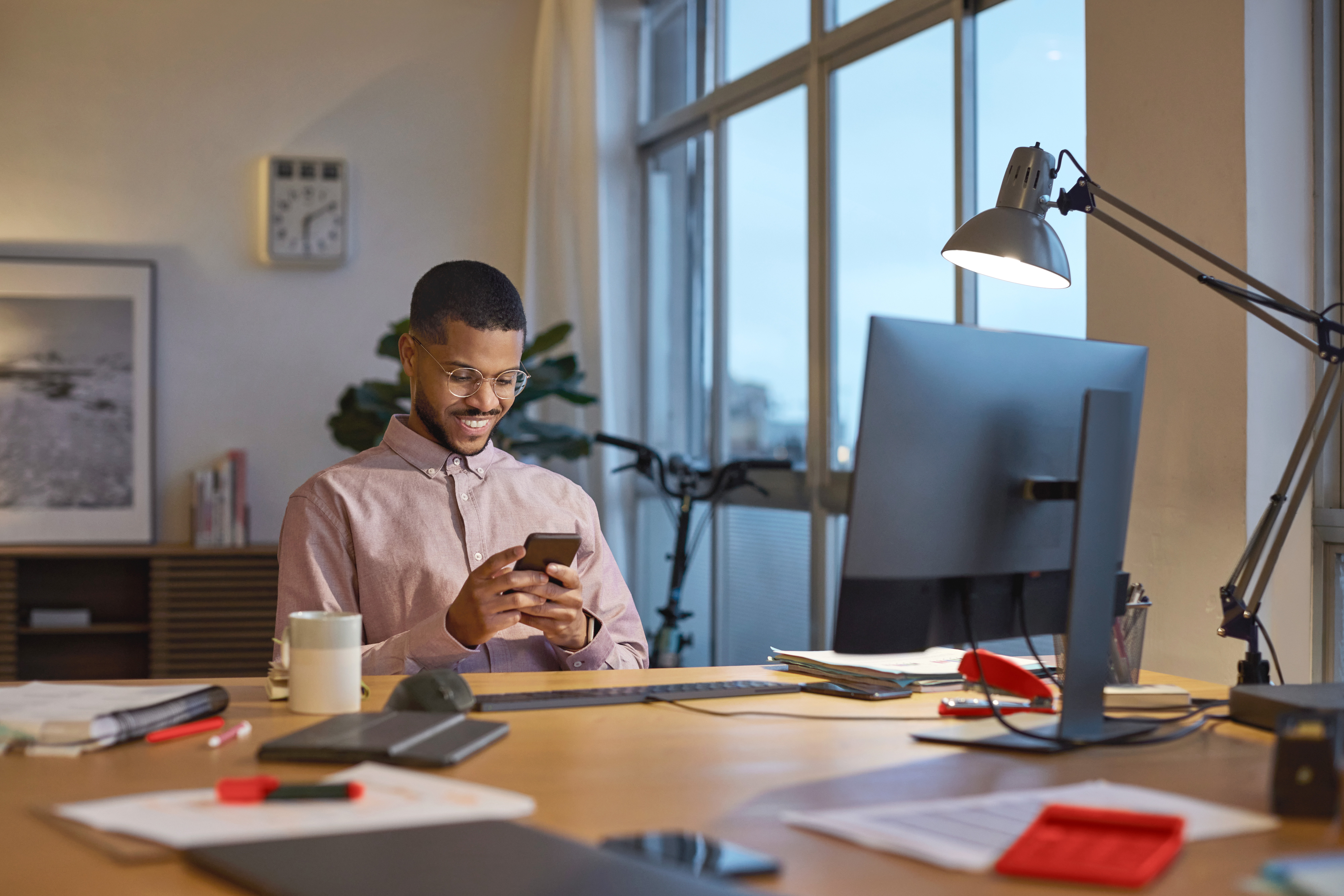 Portrayal of Capella student researching federal work study