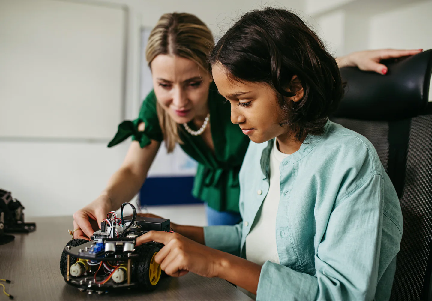 Kinesthetic learning: pros, cons and real-world uses