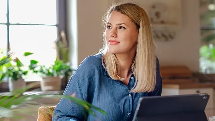 Portrayal of a Capella student earning her online bachelor’s degree.